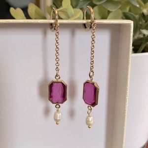 Gold tone Huggie dangle earrings, Fuschia and Pearl. Handmade.